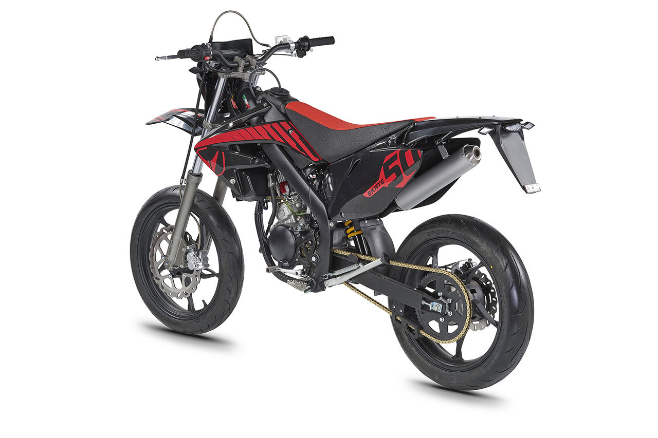 SKATE 50 - Black - Red